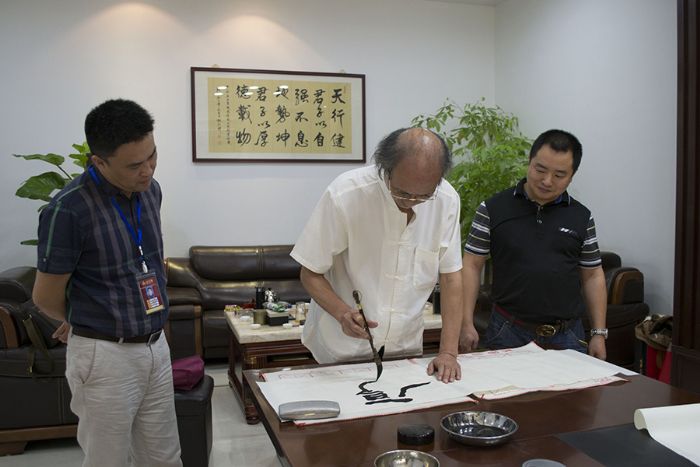 张剑岑先生为91短视频在线观看陶题词“厚道”、“今生今世 91短视频在线观看陶”