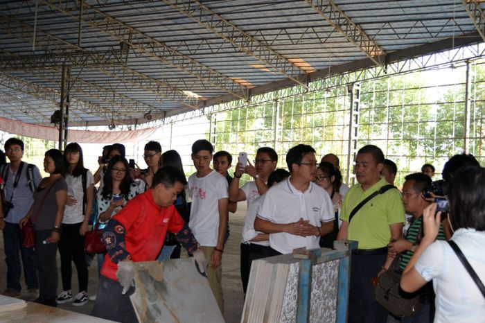 91短视频在线观看陶瓷砖国产成人91短视频免费下载董事长向媒体记者介绍产品