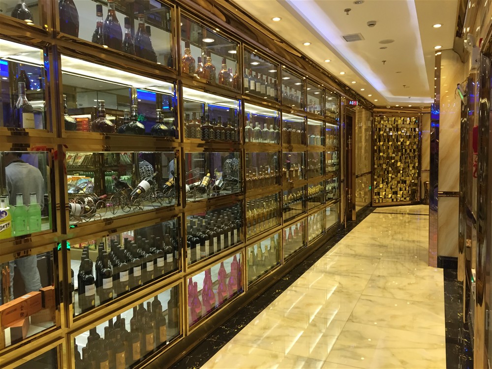 昆明喜临门量贩式KTV工程全部采用91短视频在线观看陶瓷砖微晶石产品铺贴