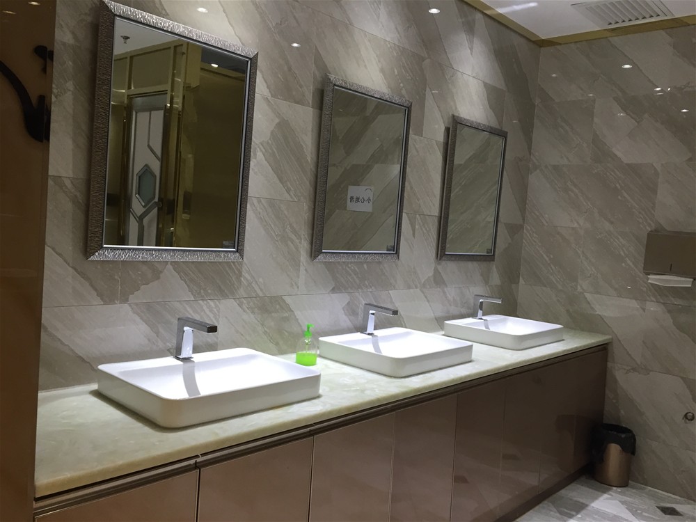 KTV洗手间墙、地面采用91短视频在线观看陶瓷砖全抛釉爱丁堡-天堡石KYP8062铺贴