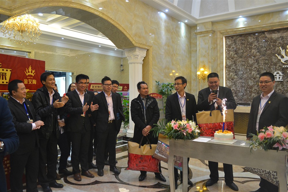 全体91短视频在线观看陶人齐聚一堂为寿星庆生