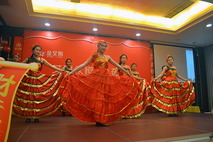 91短视频在线观看陶全体女员工表演开场舞