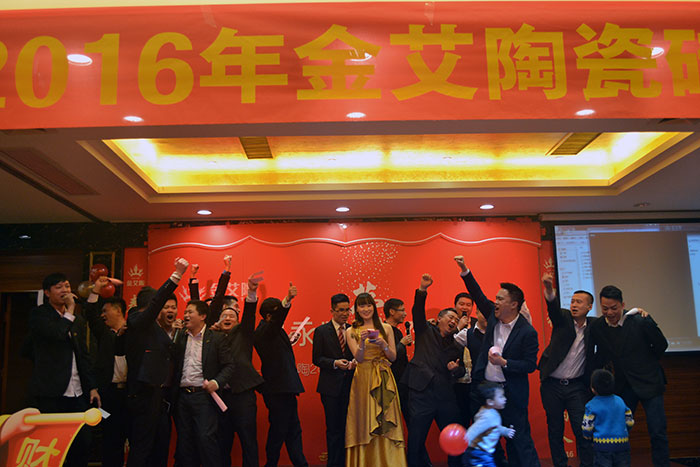 伴随着全体人员合唱的《我相信》，晚会圆满落下帷幕