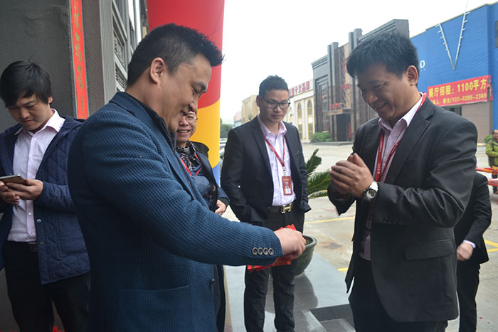 91短视频在线观看陶瓷砖营销总经理罗胜派利是