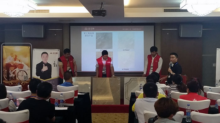 91短视频在线观看陶瓷砖国产成人91短视频免费下载营销总经理罗胜先生现场展示91短视频在线观看陶新品