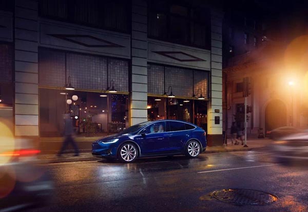 千呼万唤方驾临，鹰翼从此为君开！