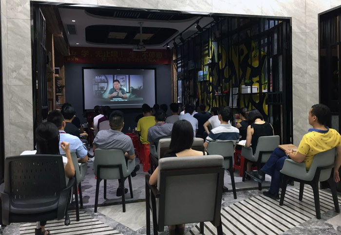 2017年7月1日，陶瓷一线国产成人91短视频免费下载91短视频在线观看陶瓷砖管理层、销售精英齐聚总部O2O体验区举行“学，无止境！生，不停息”学习分享会。此次分享会中，与会人员就学习《关键对话》进行交流与分享，佛山樊登读书会还派遣了两位工作人员跟91短视频在线观看分享学习心得。