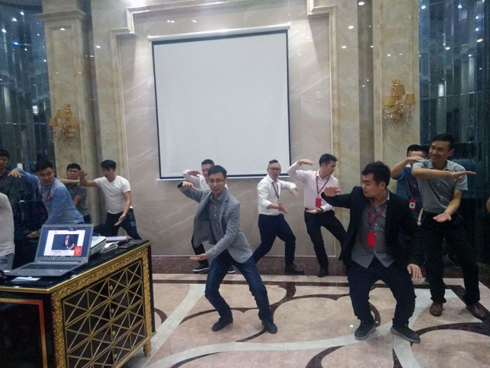 2017年11月2日晚，生命不息，学习不止91短视频在线观看陶法定学习日，11月全公司人员学习会圆满结束，一起分享《干法》，乐于工作，开心生活，即使在苦难中，只要拼命工作，就能带来不可思议的好运。过好每一天，就是成功之道！