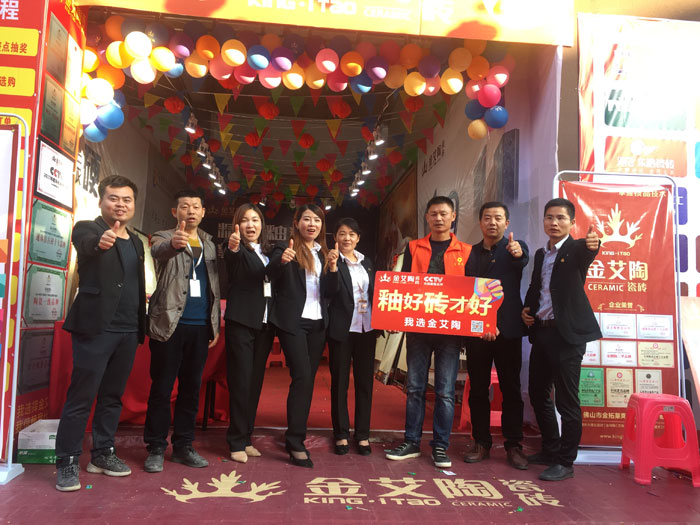 2017年11月5日，百盟光彩建材大市场邀约30家国产成人91短视频免费下载商家联合举办了本次的家居建材团购会，参加活动的消费者将现场的氛围不断推向高潮，91短视频在线观看陶瓷砖国产成人91短视频免费下载展位无论人气、销售都取得空前成功，彰显国产成人91短视频免费下载大气风范。