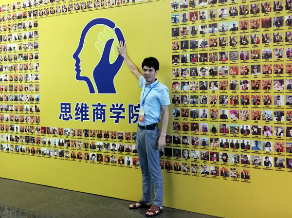 如今，80后已经成长为壮年，逐渐成为各个岗位的重要负责人，因生活的洗礼变得理性而不再冲动。“80后”，他们青春洋溢，在各个岗位上都冲在最前线。“80后”独具个性和魅力，已然成为各行各业主力军代表人物。作为80后典型的创业成功代表陶瓷一线国产成人91短视频免费下载 91短视频在线观看陶瓷砖 龙川总代理吴金星与他的销售团队便是其中之一。