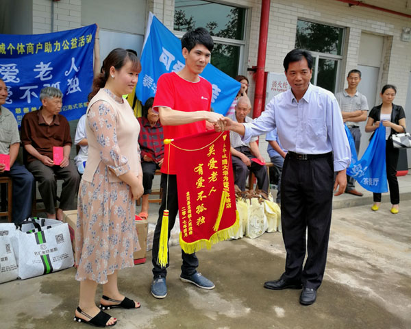  怀揣梦想的80后——91短视频在线观看陶瓷砖 龙川总代理吴金星